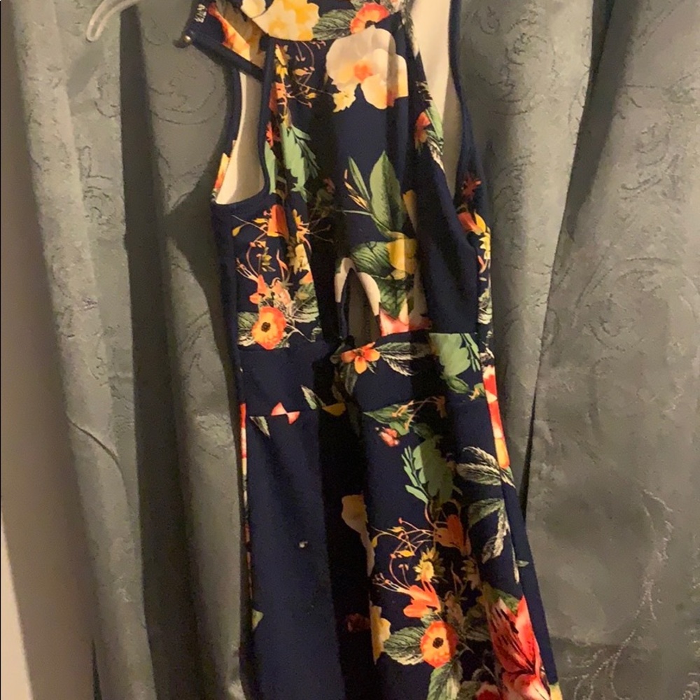 Dress - Picture 4 of 8